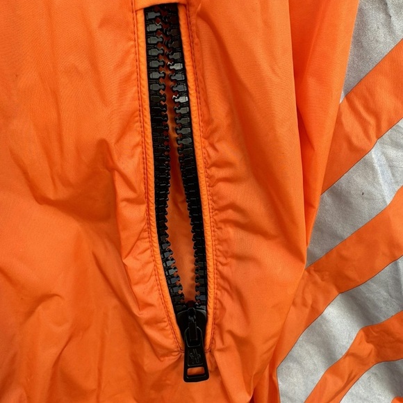 Moncler x Off-White Windbreaker - Picture 7 of 15